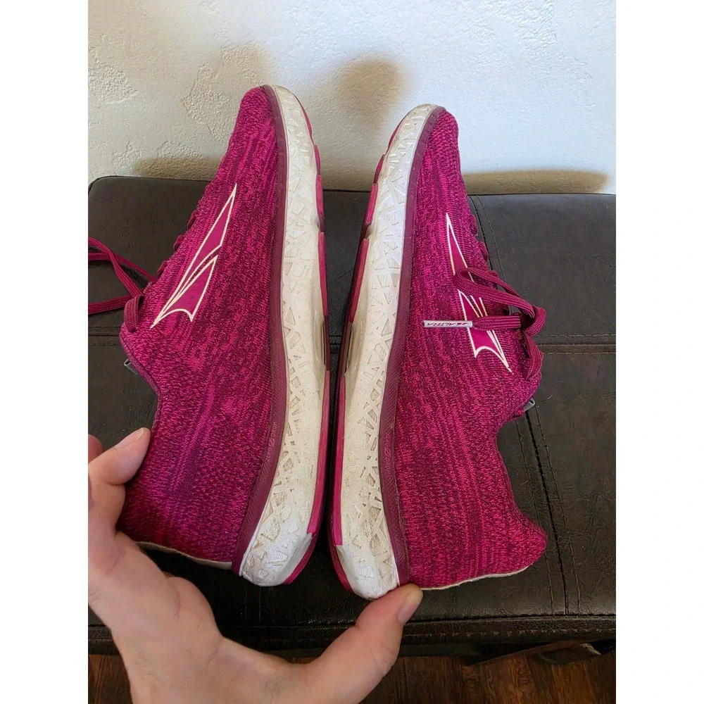 Altra Escalante 1.5 in Hot Magenta Pink Footshape Outdoor Workout Sneakers sz 7